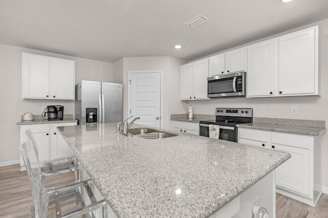 Building Photo - Move-In Ready Guest Room in Fallschase | Furnished Common Areas