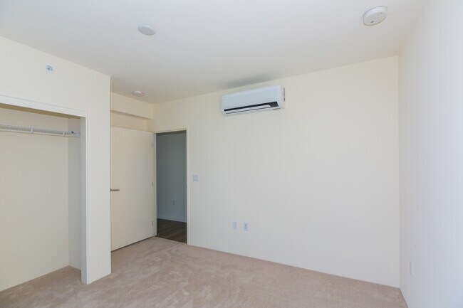 Building Photo - 1391 Kapiolani Blvd