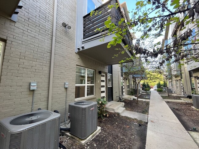 Building Photo - Modern living in trending East Dallas at METRO AT LIVE OAK!