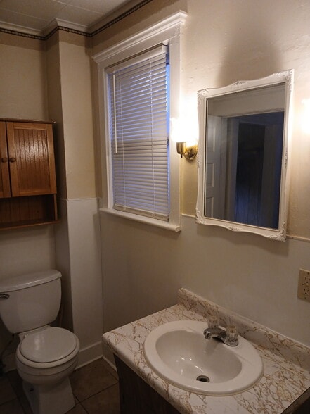 Building Photo - 608 N Henry St