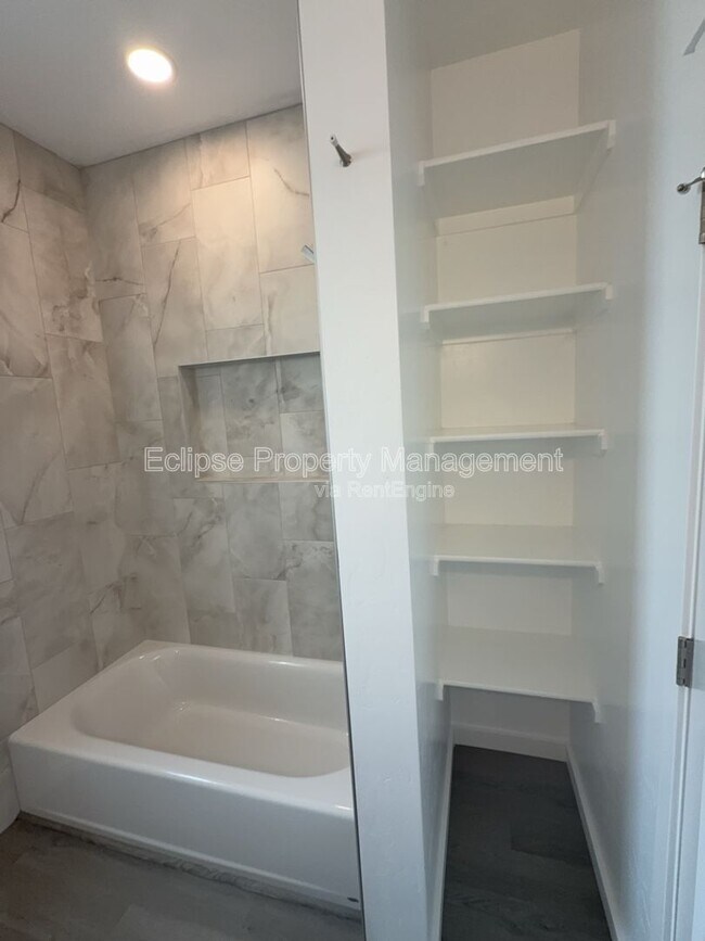 Building Photo - 147 Buena Vista Dr