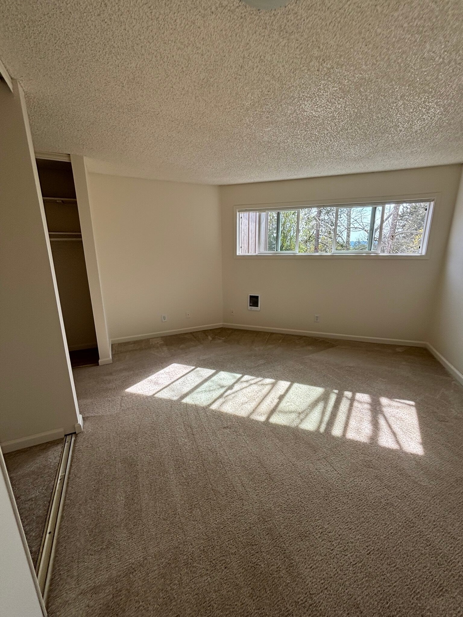 Building Photo - 8585 SW Canyon Ln