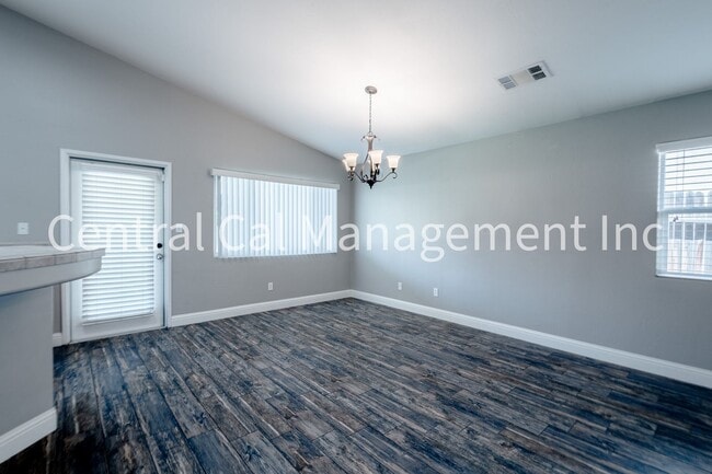 Building Photo - 4 Bedroom/2 Bath Home in the Southwest - $2495 per month!