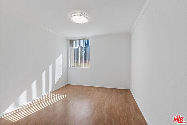 Building Photo - 5325 Newcastle Ave