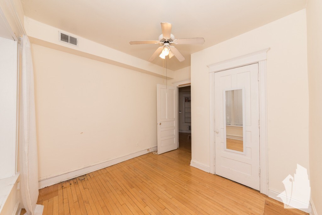 Building Photo - 853 W Lill Ave