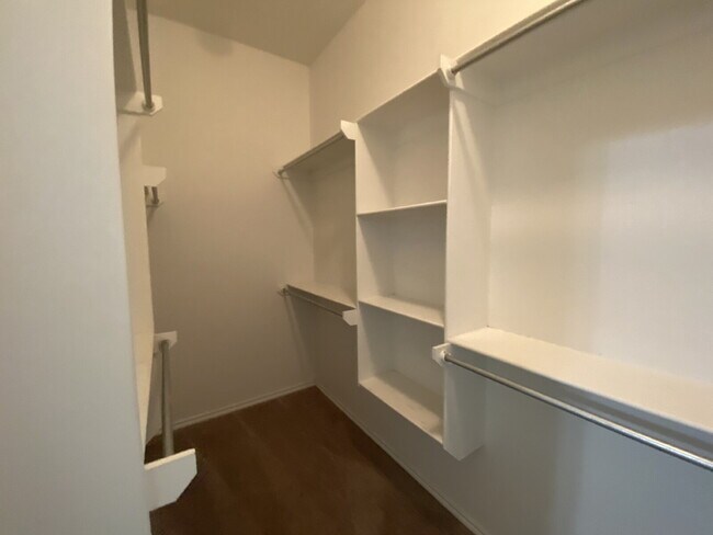 Building Photo - 4 bedroom, 2 bath in Quincy Park!