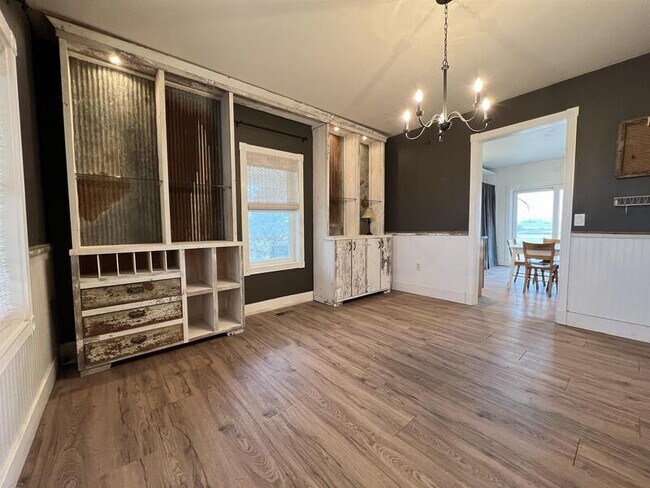 Building Photo - 3085 Overland Ave