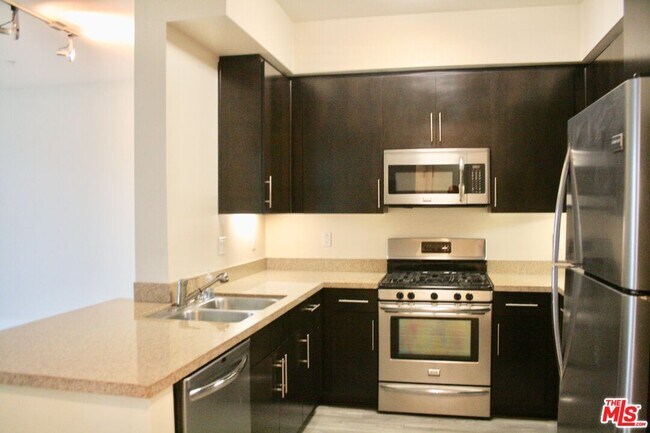 Building Photo - 1241 5th St