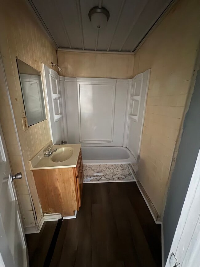 Building Photo - Your Next Home Awaits – 2 Bed, 1.5 Bath
