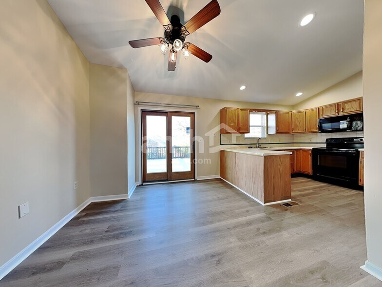 Building Photo - 103 Carrie Way