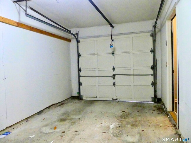 Building Photo - 8 Oakwood Ave