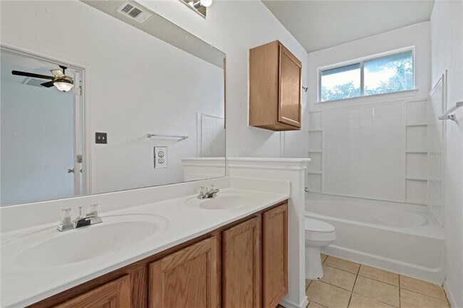 Building Photo - 702 Pampas Ricas Dr