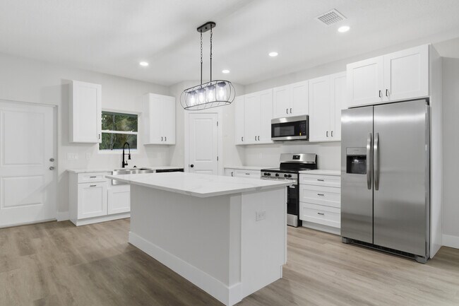 Building Photo - 2205 E 148th Ave