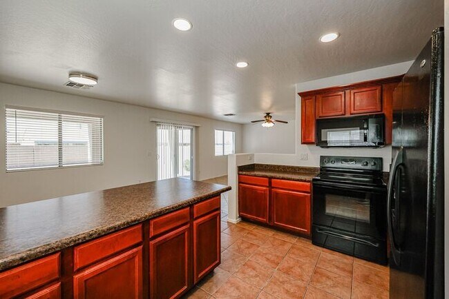 Building Photo - COMING SOON !! 4 BED 2.5 BATH, 2200+ SFT IN CAMELBACK RANCH, PHOENIX