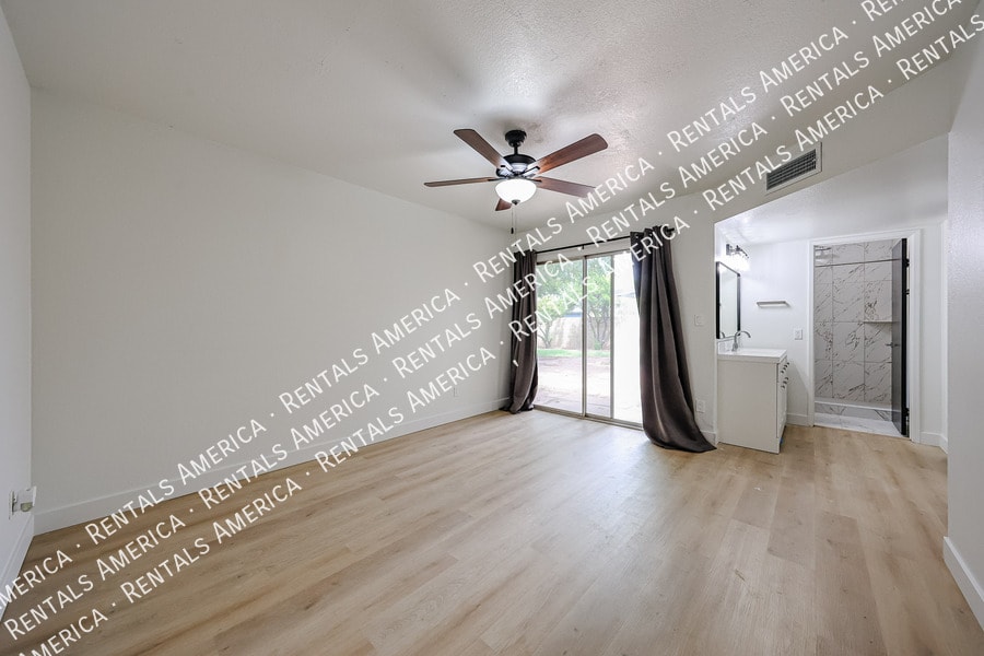 Building Photo - 10642 N 47th Dr