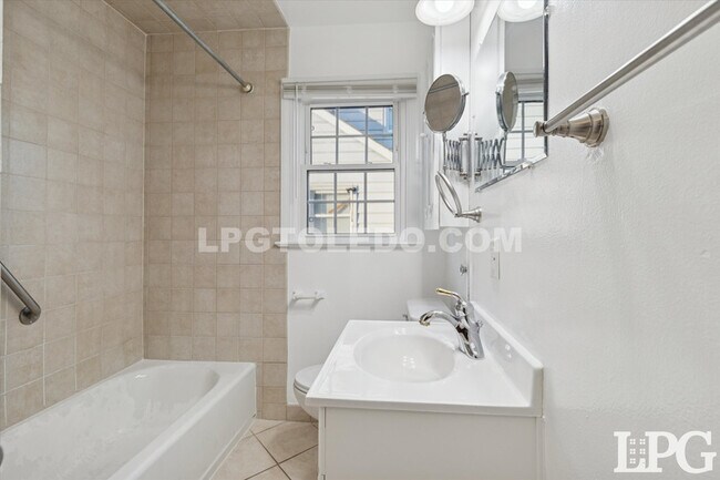 Building Photo - 4336 Lyman Ave