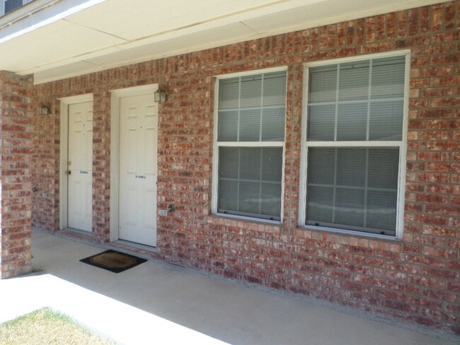 Building Photo - 1608 Inca Dr