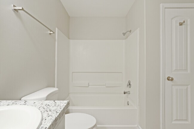 Building Photo - 10 Brown Thrasher Ct
