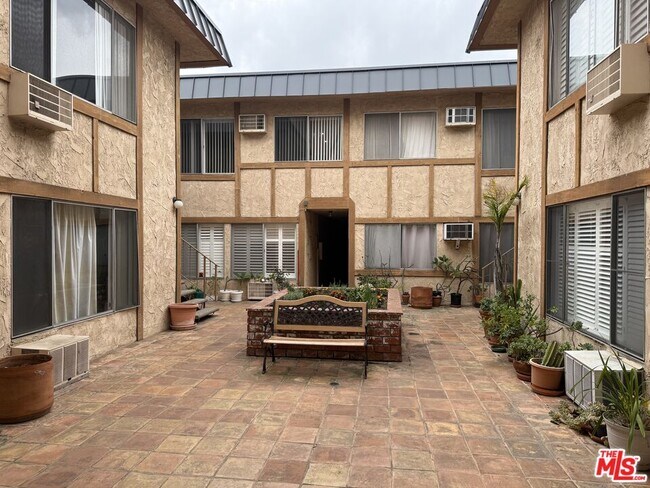 Building Photo - 2141 S Bentley Ave