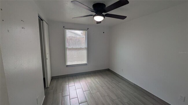 Building Photo - 5723 9th St Cir E