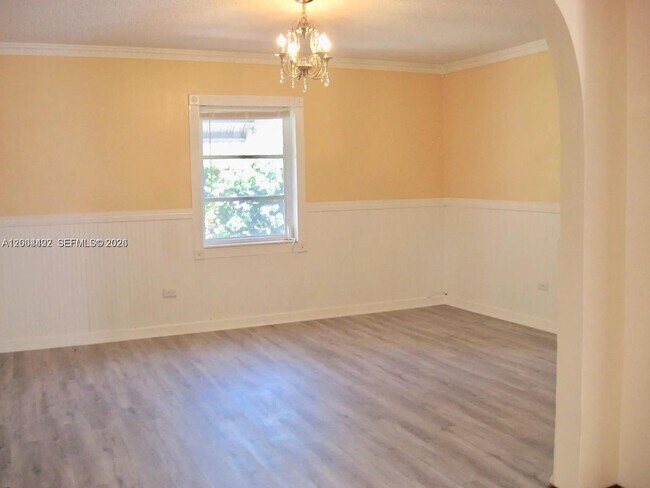 Building Photo - 2140 NE 180th St