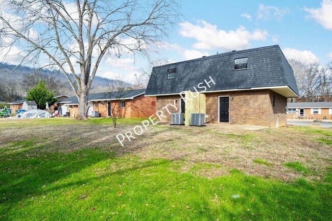 Building Photo - 3334 Gundy Dr