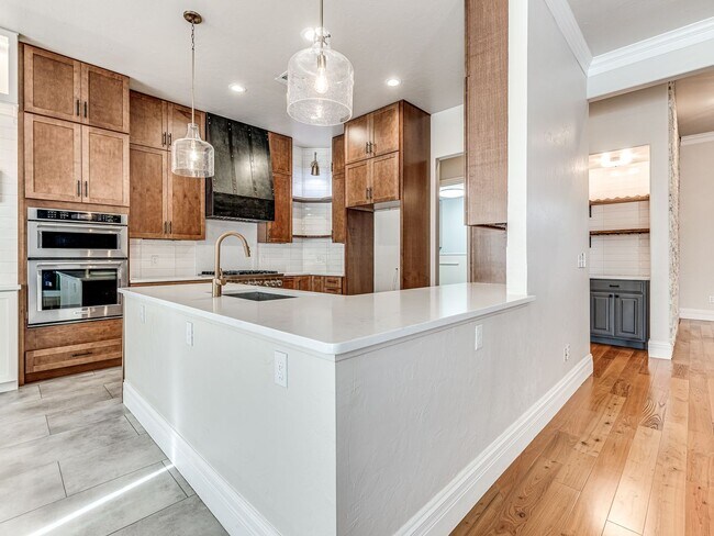 Building Photo - Fantastic home in the Fairways at Surrey H...