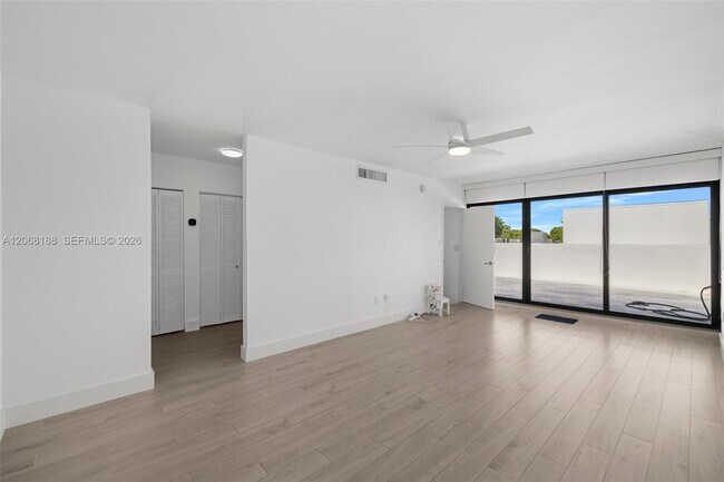 Building Photo - 225 E Enid Dr