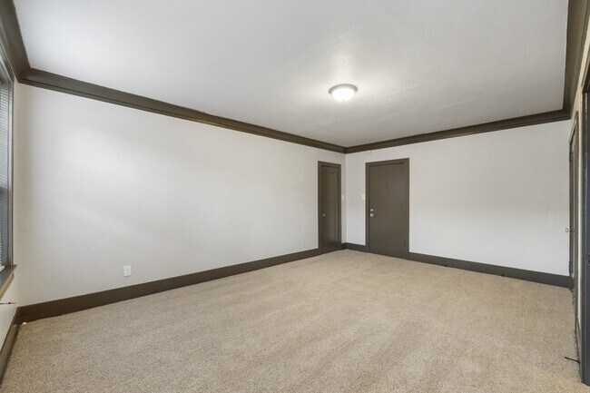 Building Photo - 16 N Broadway St