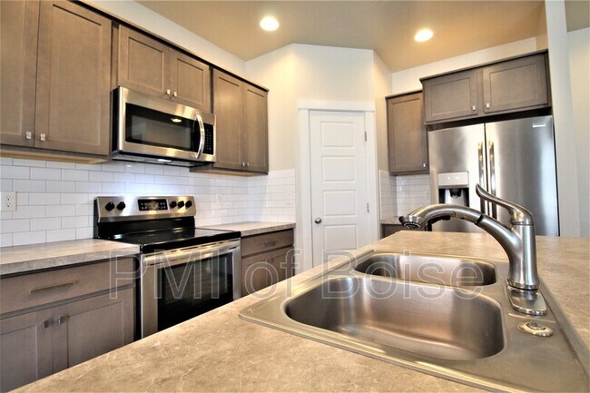 Building Photo - 3098 W Everest St
