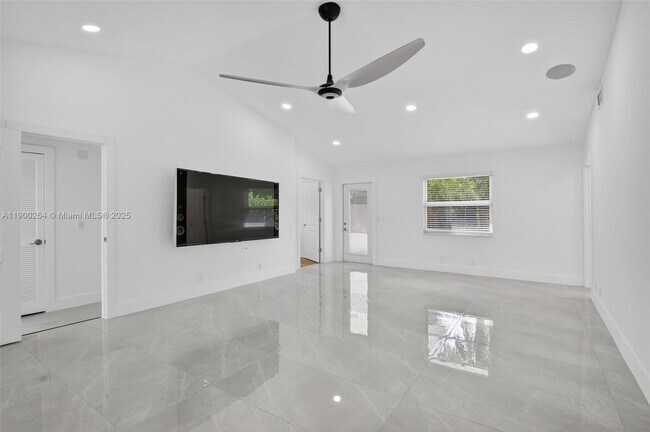 Building Photo - 5276 Pine Tree Dr