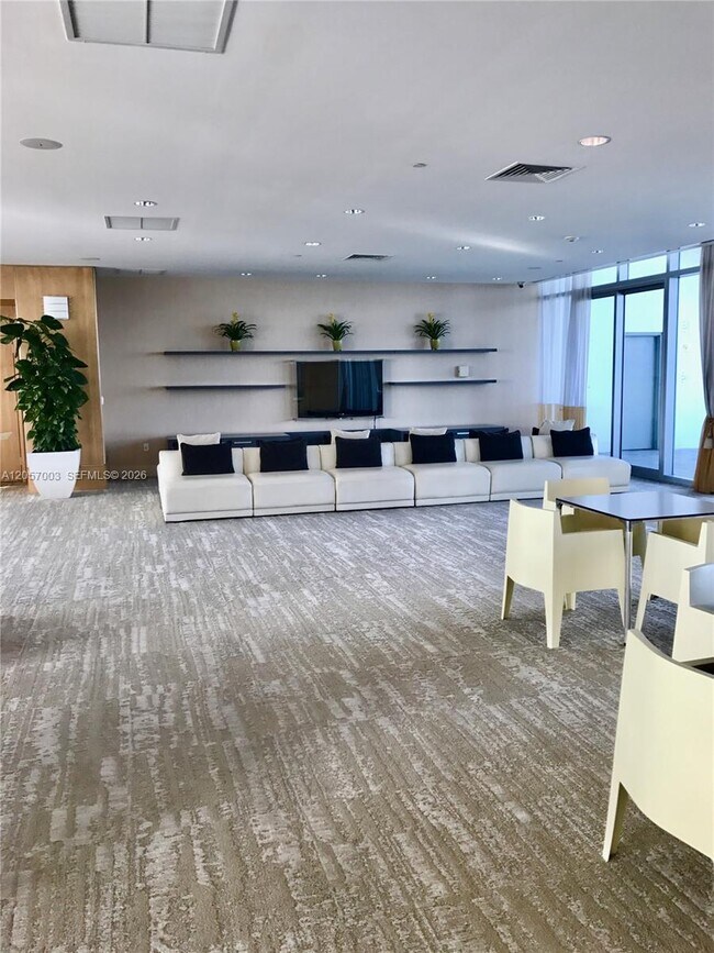 Building Photo - 1331 Brickell Bay Dr