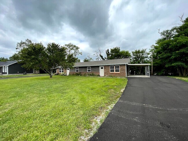 Building Photo - 441/447 Native Circle