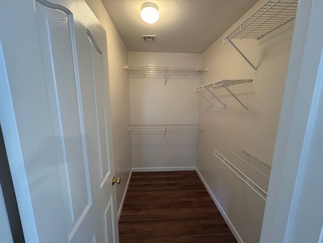 Building Photo - Move In Today! FREE October Rent! Stunning...