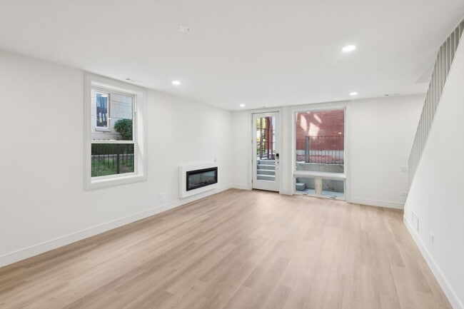 Building Photo - 2323 N Lister Ave