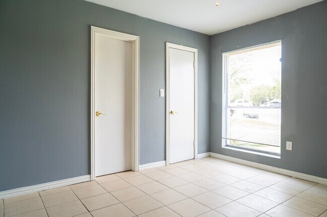 Building Photo - 12803 Segrest Dr