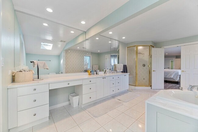 Building Photo - 2419 Cumberland Cir