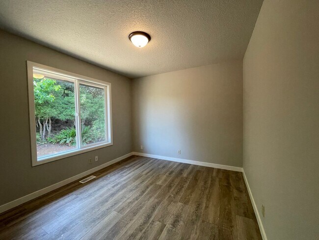 Building Photo - Private Valley Remodeled Home In Damascus 3Bd/2.5Ba with Basement!!! Beautiful Deck with Amazing ...