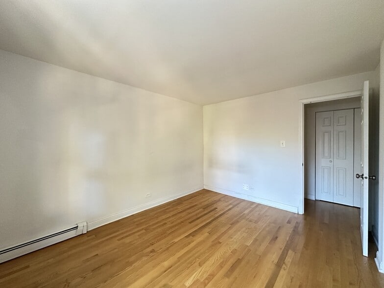 Building Photo - 3710 N Pine Grove Ave