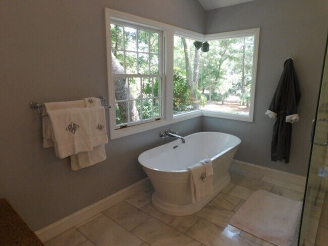 Building Photo - Beautiful Custom Unfurnished Home Located In Sea Pines Resort