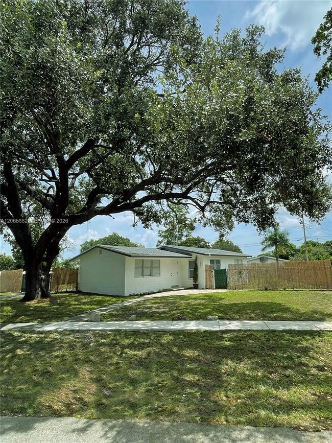 Building Photo - 1606 NW 12th Ave