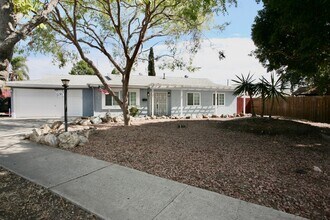Building Photo - Single level newly remolded Large back yard
