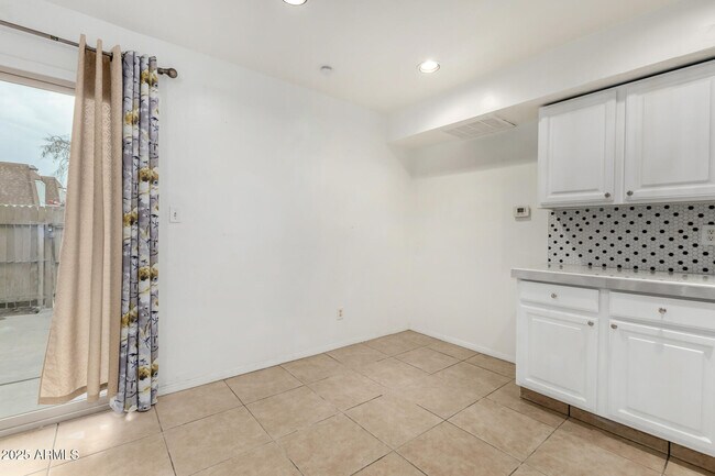 Building Photo - 8430 N 34th Dr