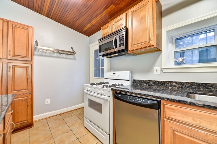 Kitchen - 1921 9 1/2 St NW