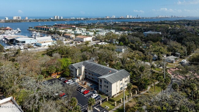 Building Photo - 633 S Palmetto Ave