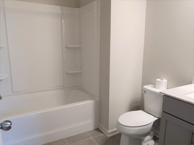 Building Photo - Excellent Location!!!Townhome