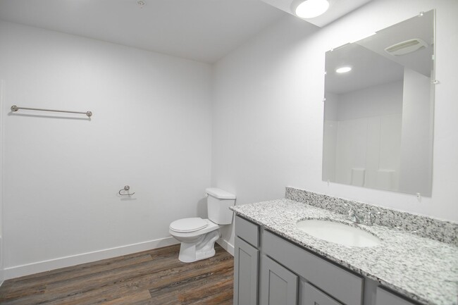 Building Photo - Spacious 2-Bed, 2-Bath ADA Apartment in Pa...