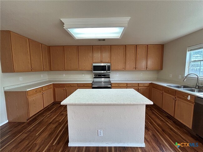 Building Photo - 424 Copper Hill Dr
