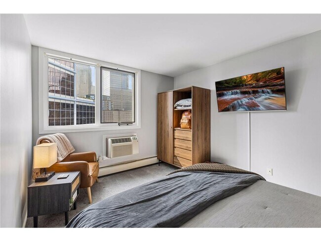 Building Photo - 433 S 7th St