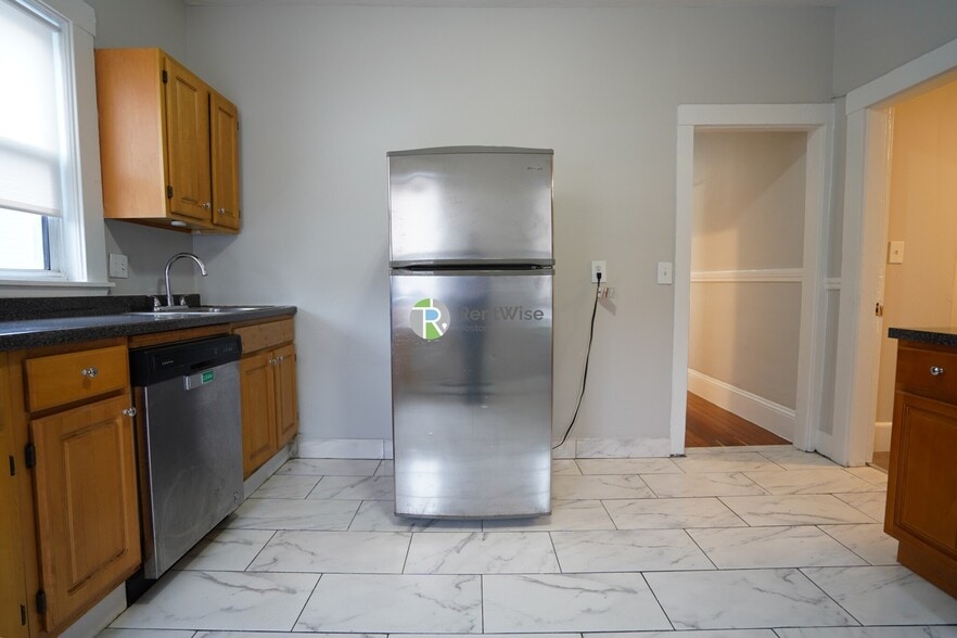 Building Photo - 19 Roseclair St